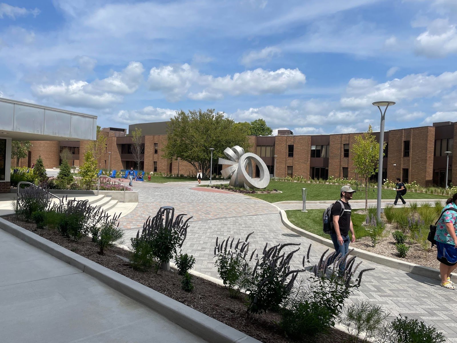 New Courtyard and Study Rooms at East Peoria Campus – Harbinger Student ...